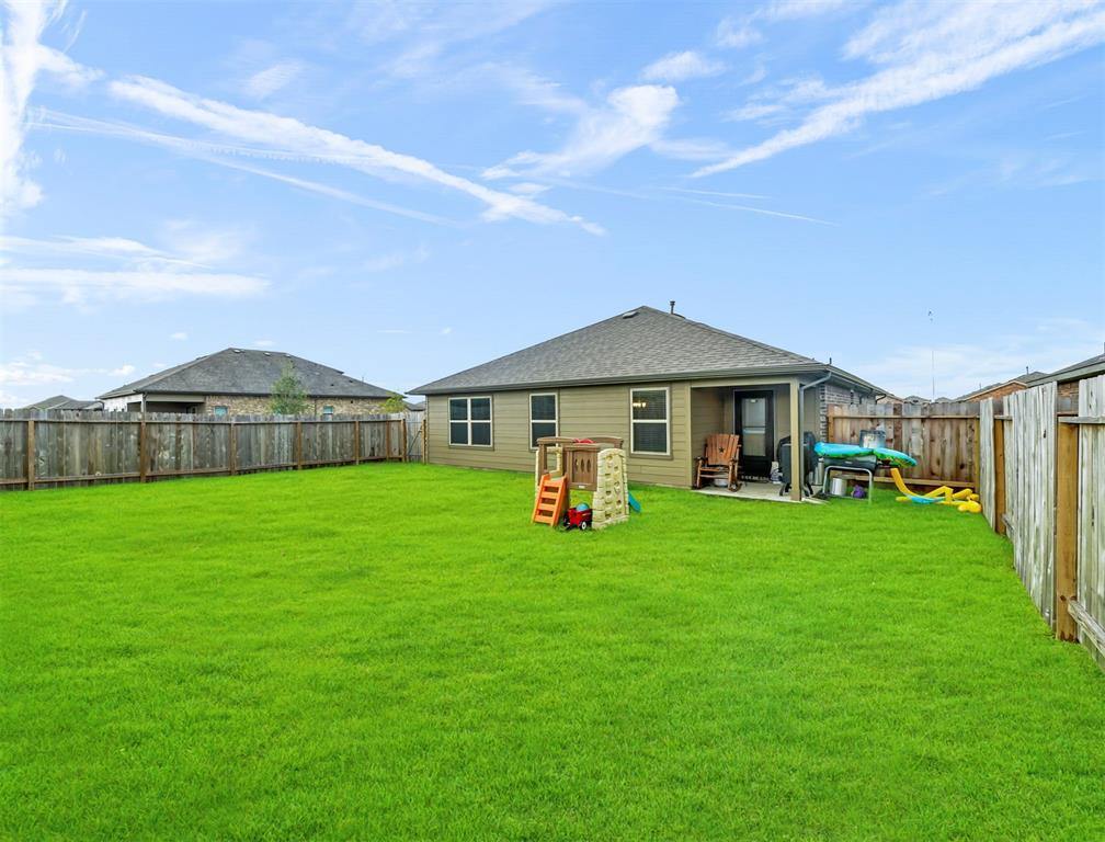 711 Zinnia Court, Rosharon, TX 77583