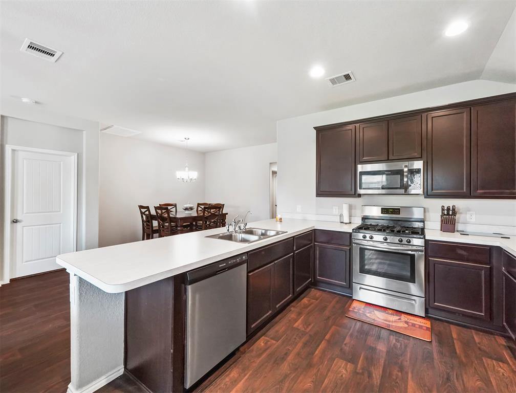 711 Zinnia Court, Rosharon, TX 77583