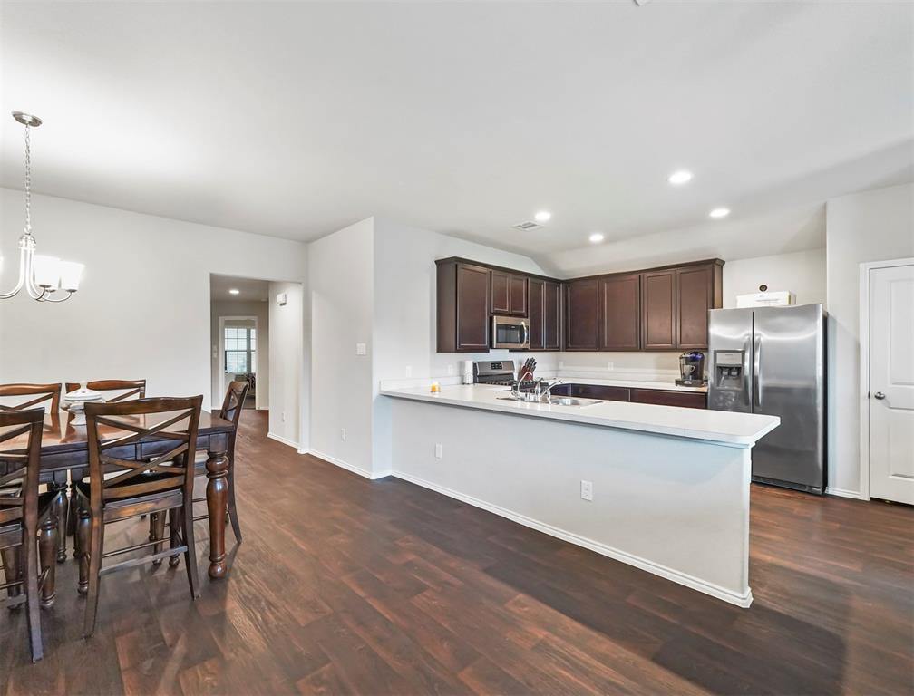 711 Zinnia Court, Rosharon, TX 77583