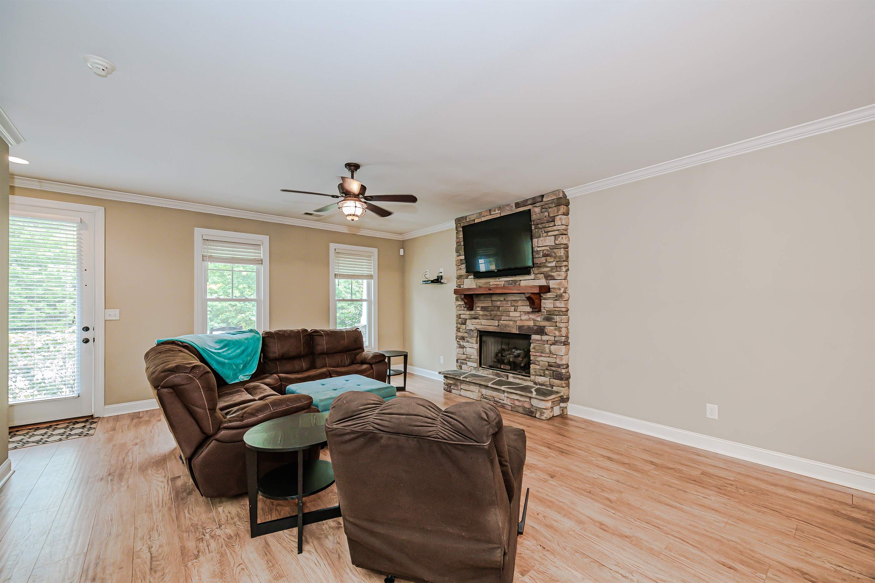 3753 Creek Ridge Dr., Denver, NC 28037