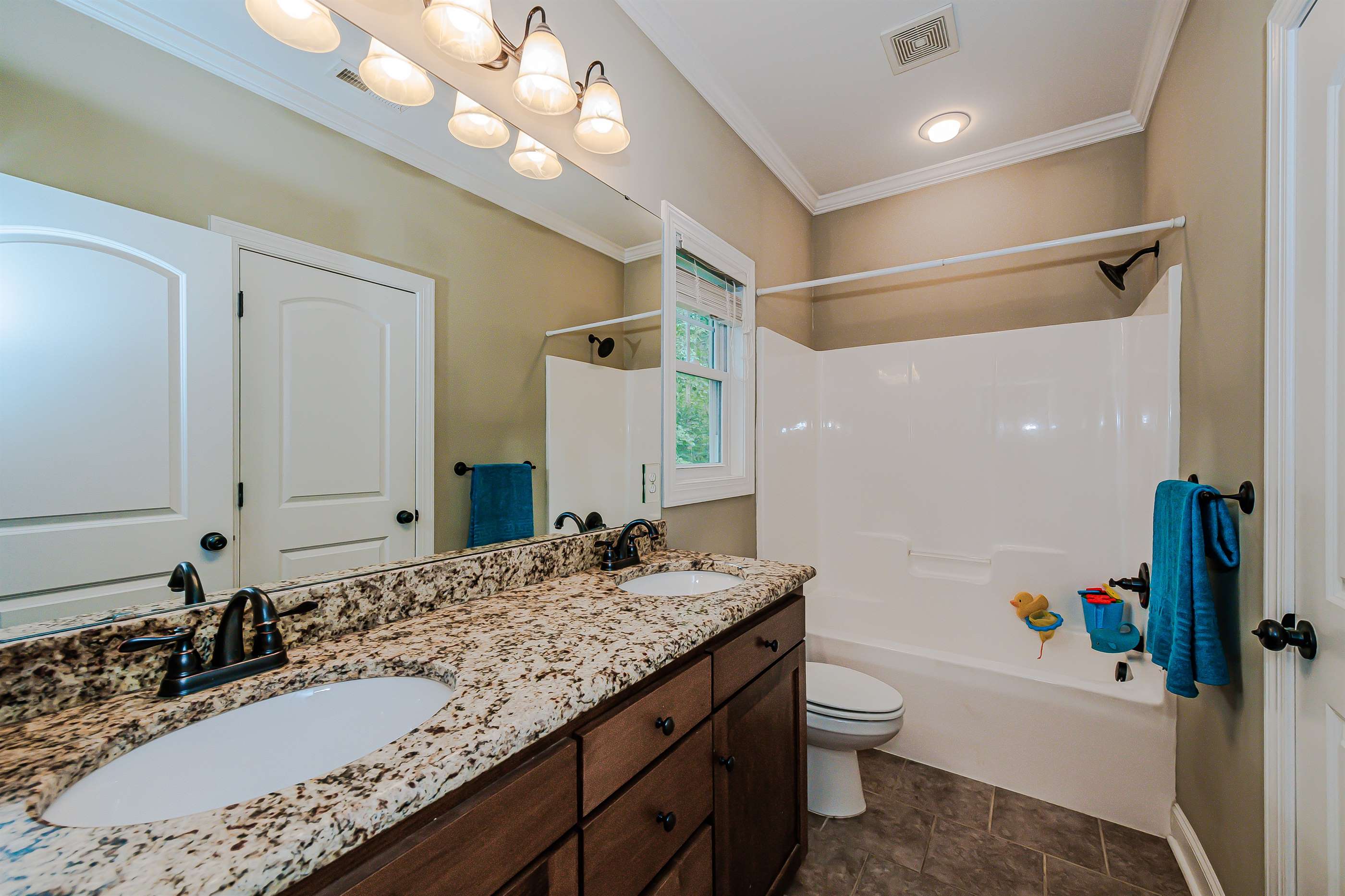 3753 Creek Ridge Dr., Denver, NC 28037