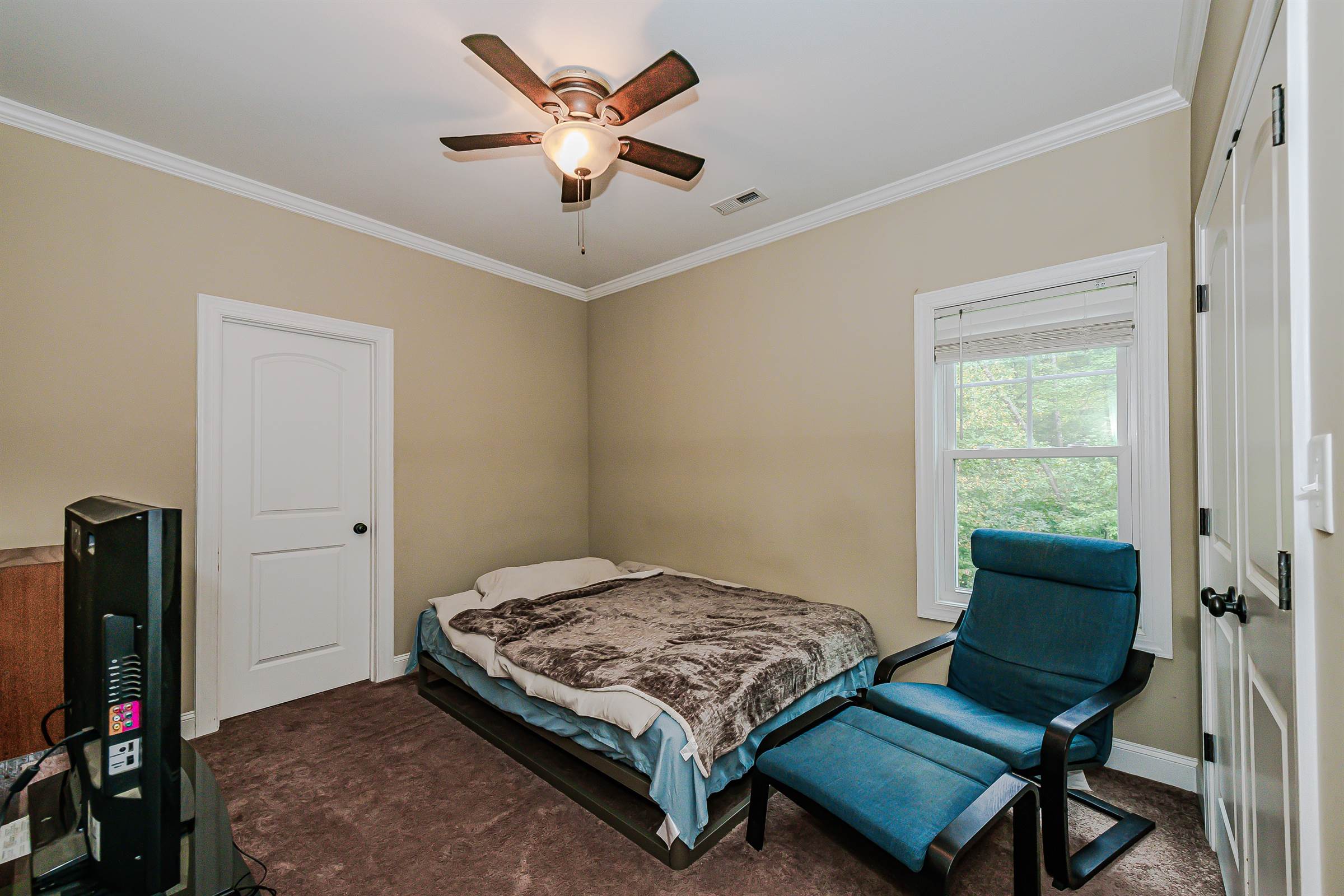 3753 Creek Ridge Dr., Denver, NC 28037