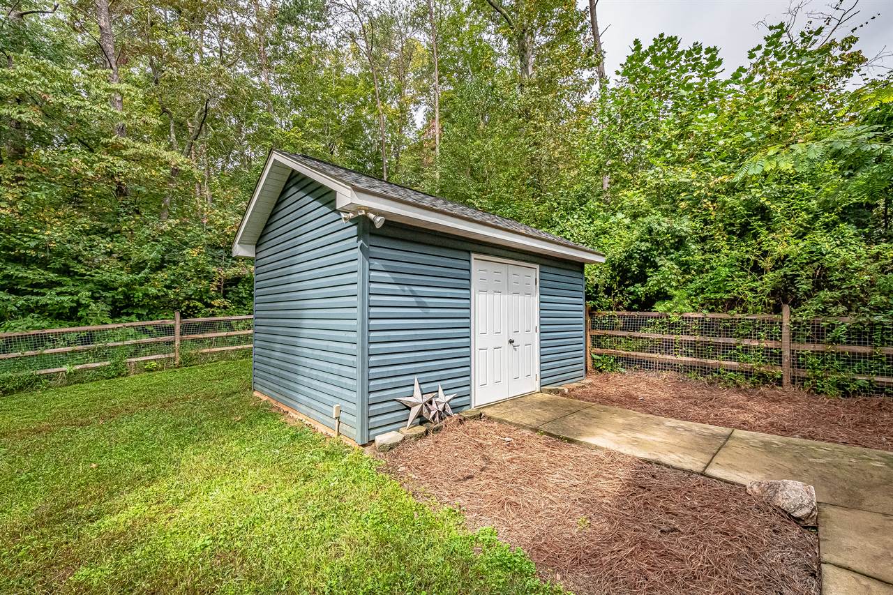 3753 Creek Ridge Dr., Denver, NC 28037
