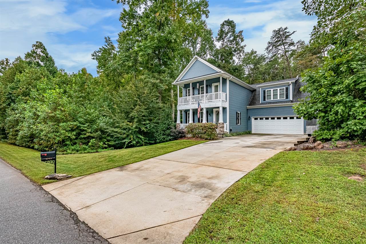 3753 Creek Ridge Dr., Denver, NC 28037
