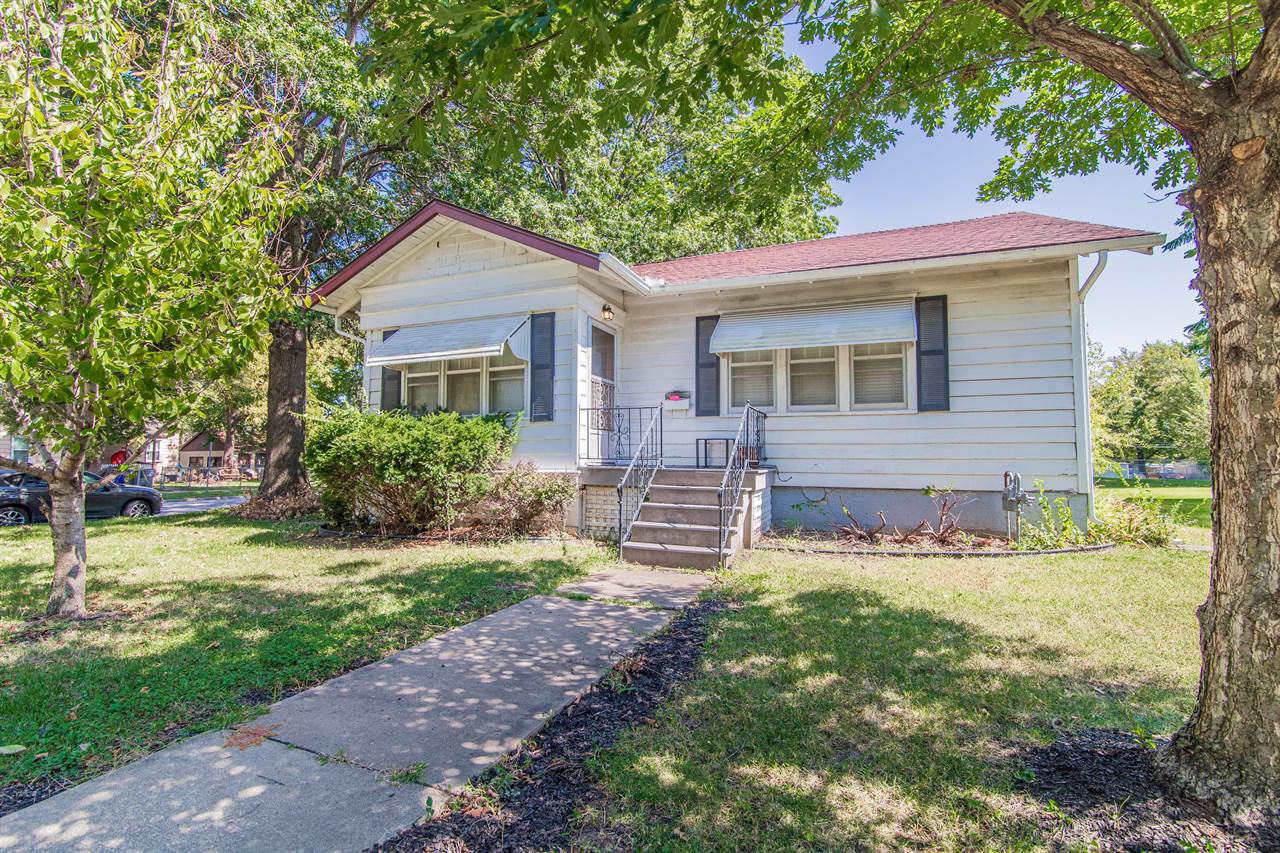 502 S. Chestnut St, Olathe, KS 66061