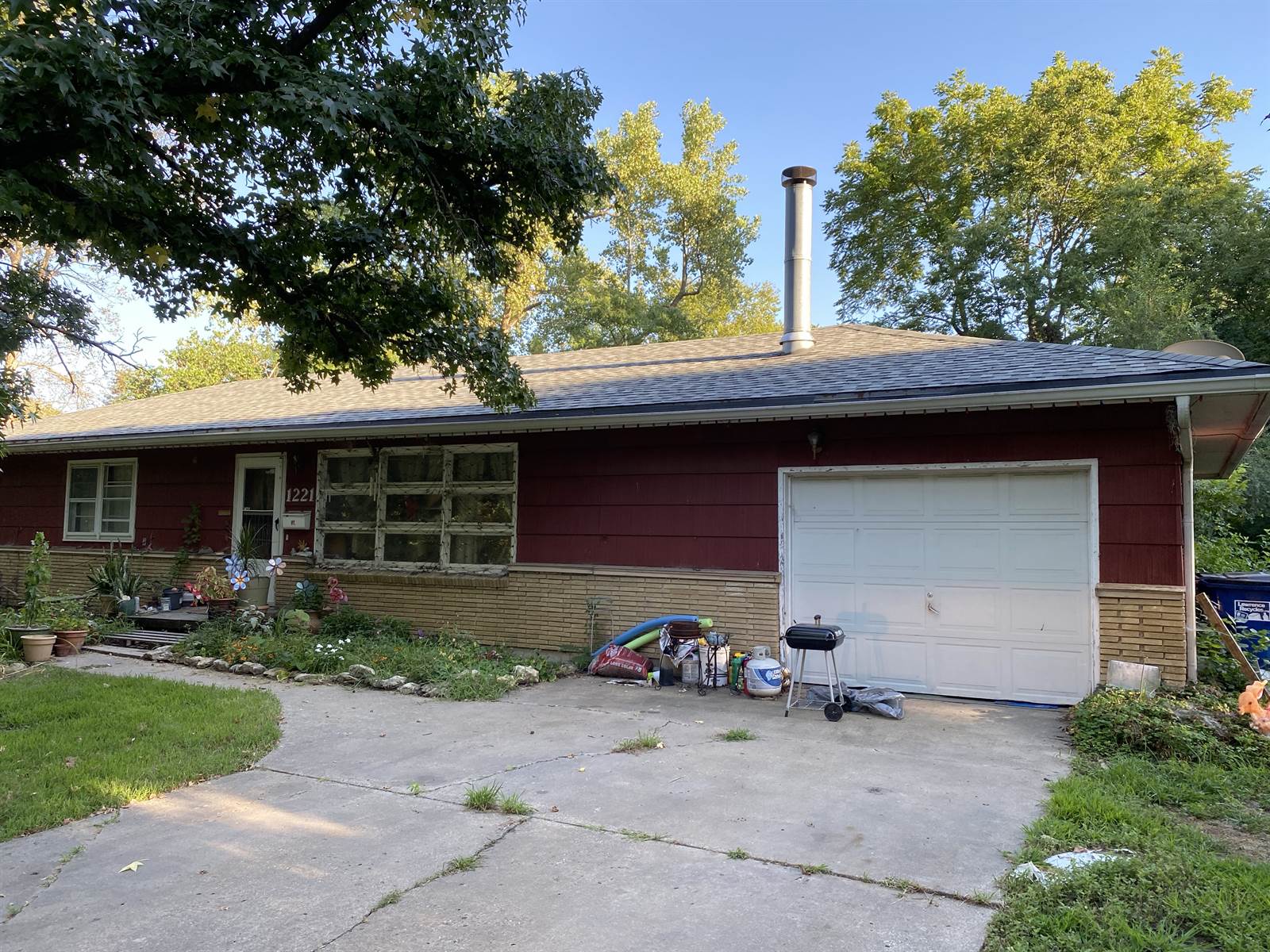 1221 W 19th Terrace, Lawrence, KS 66046