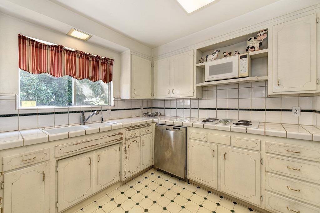 7049 Catlen Way, Sacramento, CA 95831