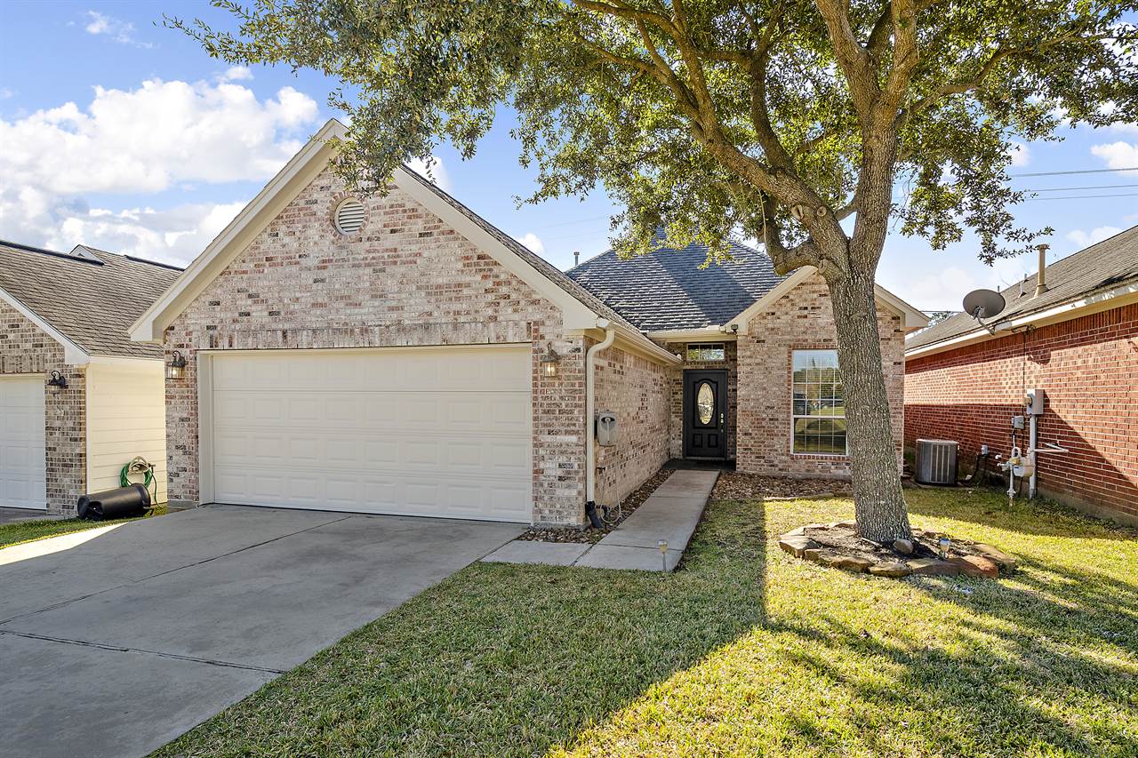 105 Moonspinner, Montgomery, TX 77316