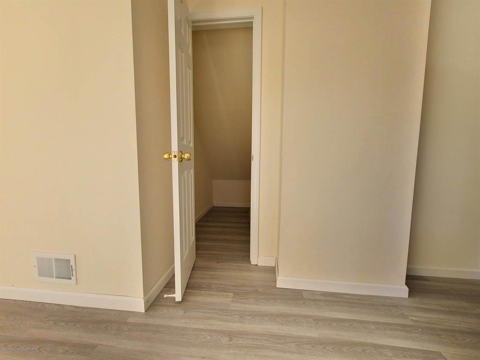 261 Wood Avenue, Staten Island, NY 10307