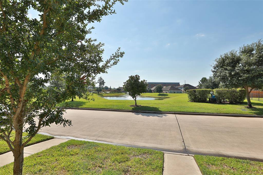 9146 Sunlight Oak Lane, Houston, TX 77070