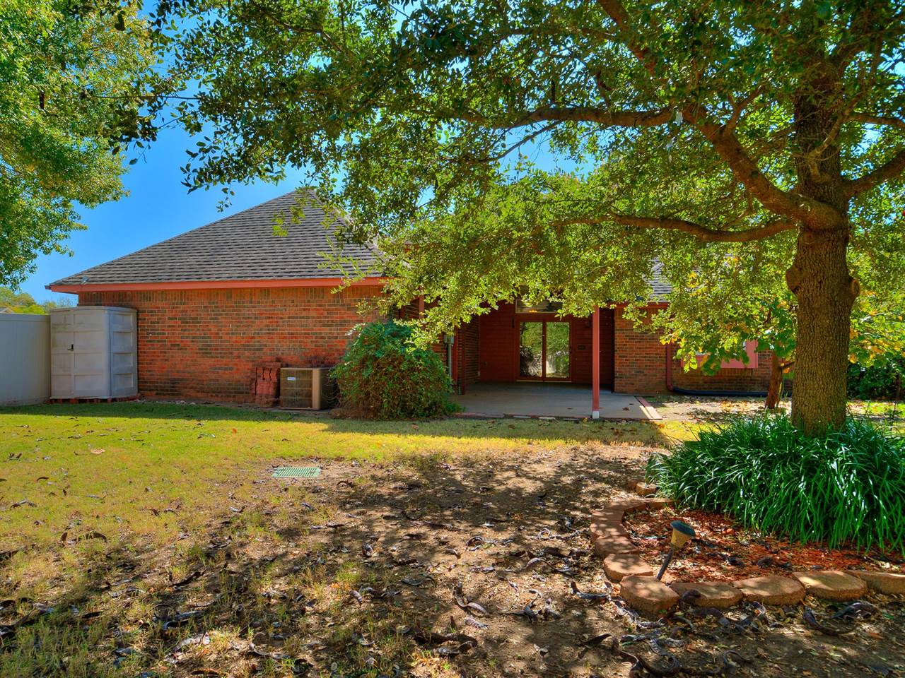 2 Brentwood Pl, Shawnee, OK 74804