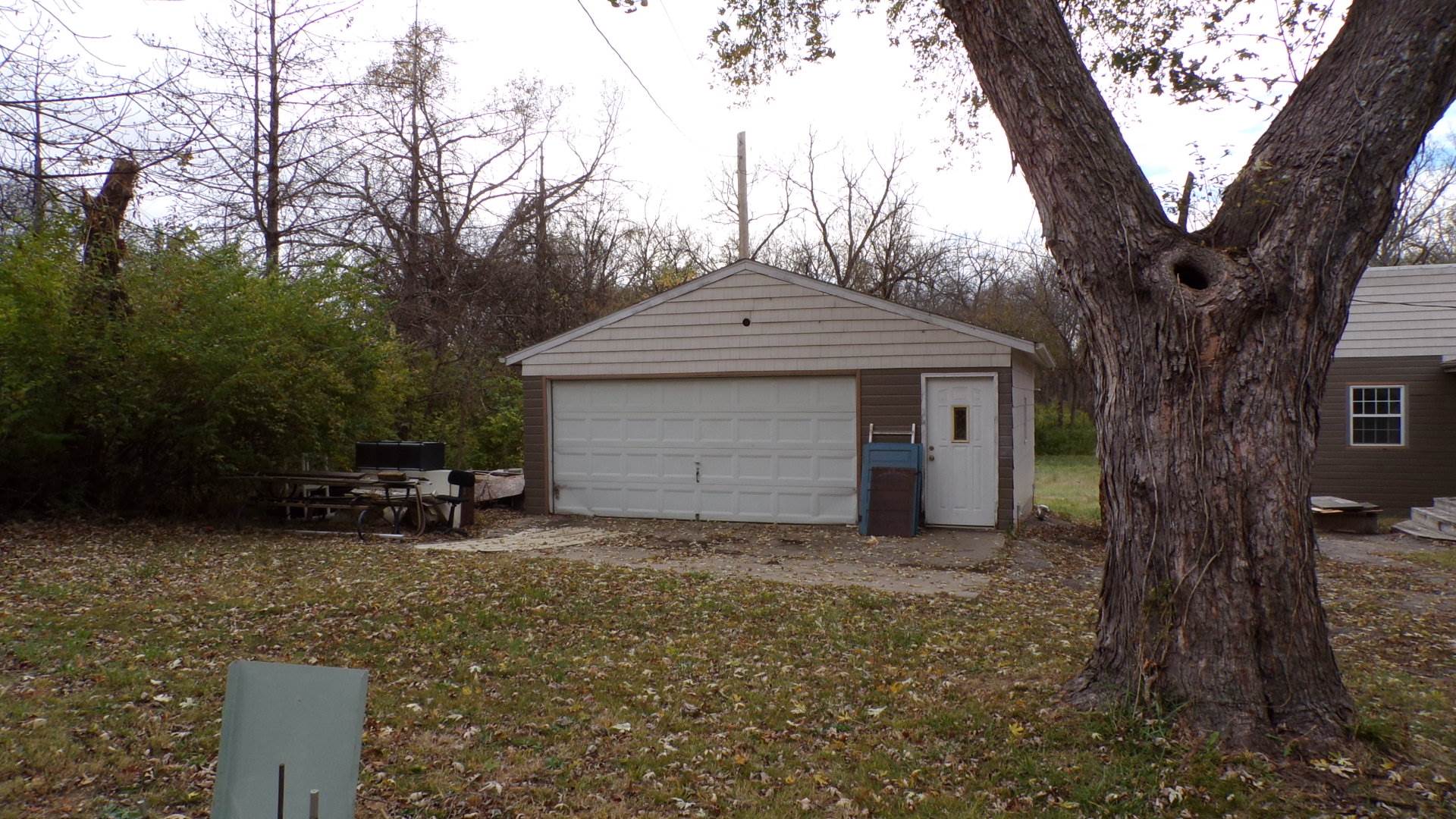 3607 NE Kimbal RD, Topeka, KS 66617