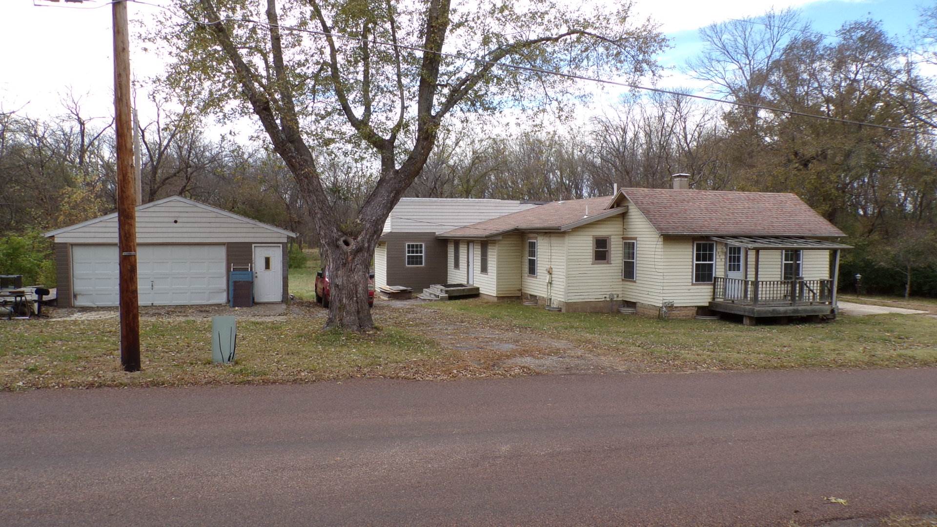 3607 NE Kimbal RD, Topeka, KS 66617