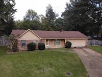 16 Christopher Ct, Jackson, MS 39212