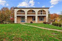 1373 Regency Dr, Pittsburgh, PA 15237