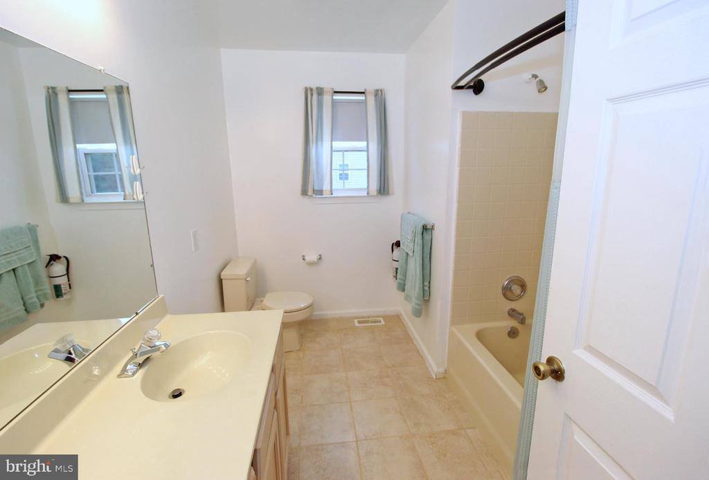 141 Betsy Ross Way, Deptford, NJ 08096