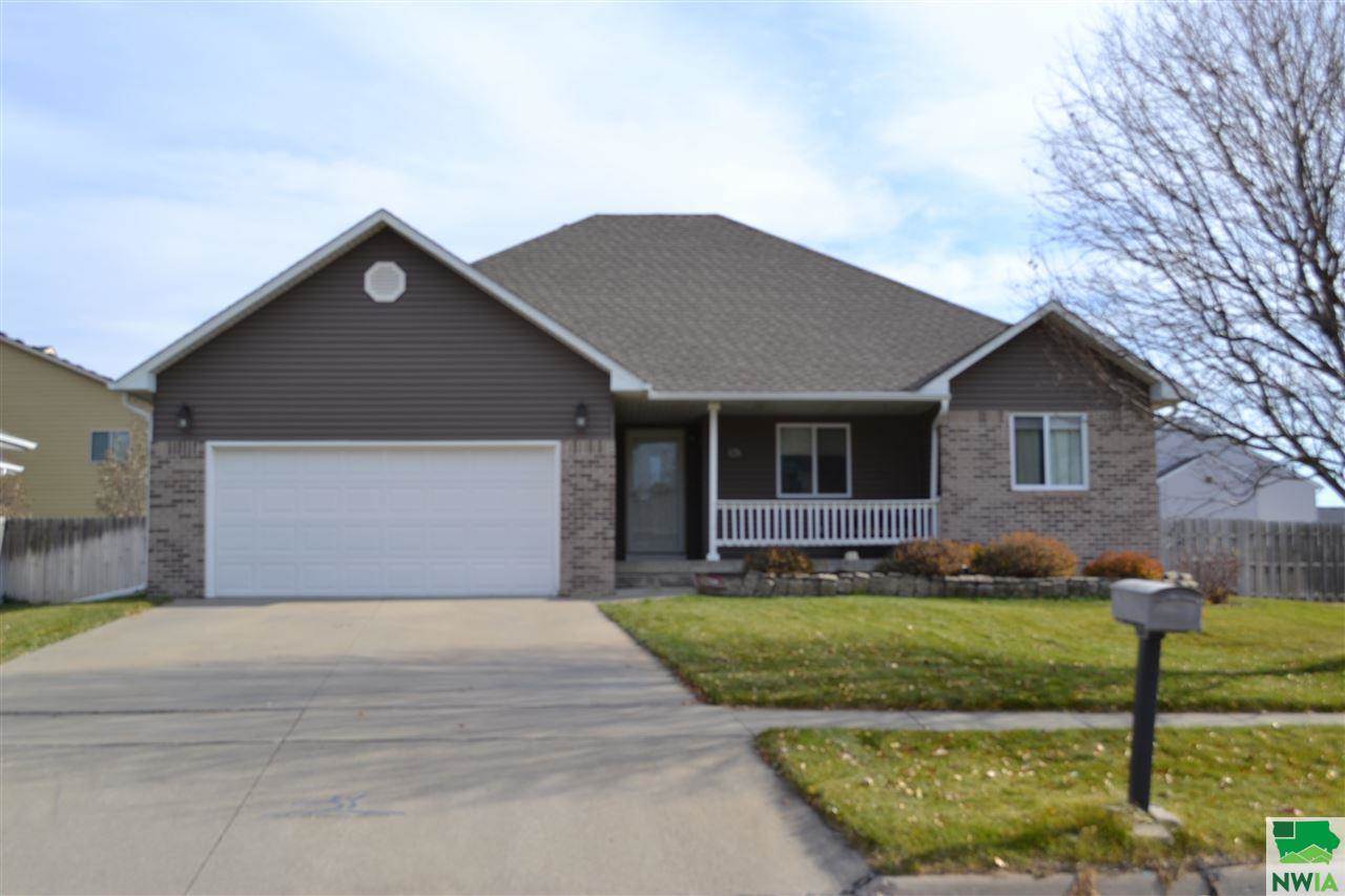 626 Lakeview Dr., McCook Lake, SD 57049