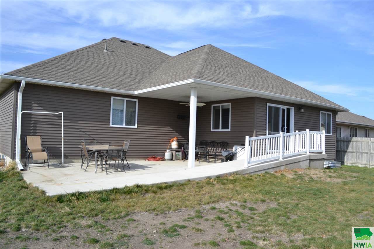 626 Lakeview Dr., McCook Lake, SD 57049