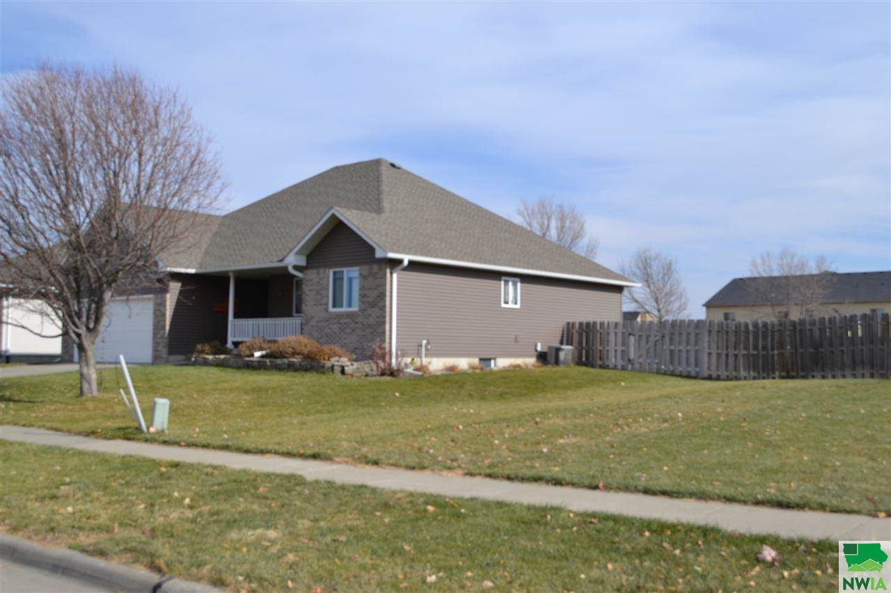 626 Lakeview Dr., McCook Lake, SD 57049