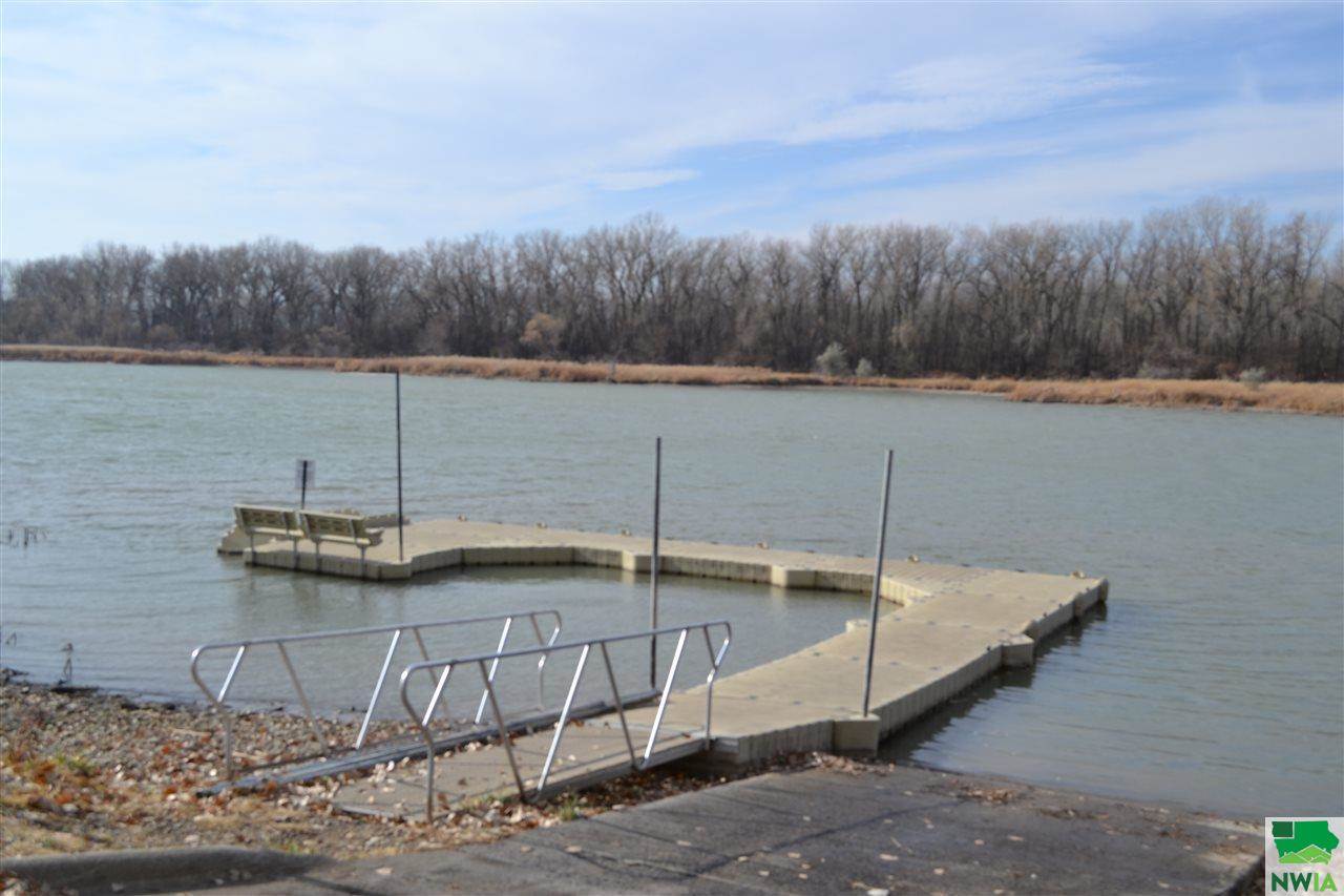 626 Lakeview Dr., McCook Lake, SD 57049