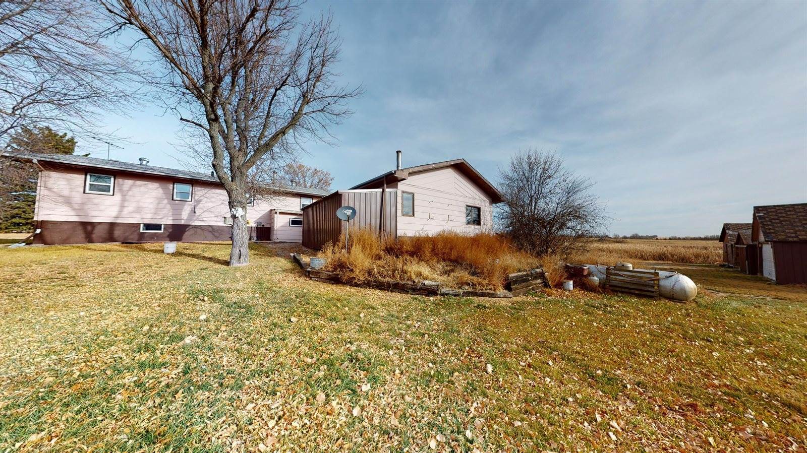 607 Ave B East, McClusky, ND 58463