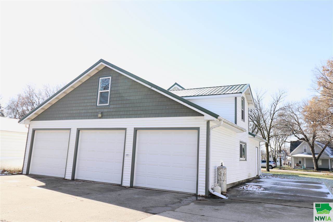 402 S 2nd Ave., Anthon, IA 51004