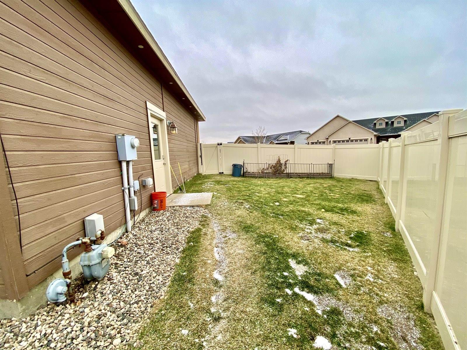 1521 Creekside Dr, Williston, ND 58801