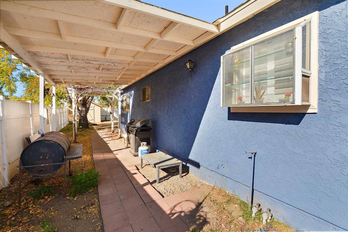 865 North 4th Avenue, Upland, CA 91786