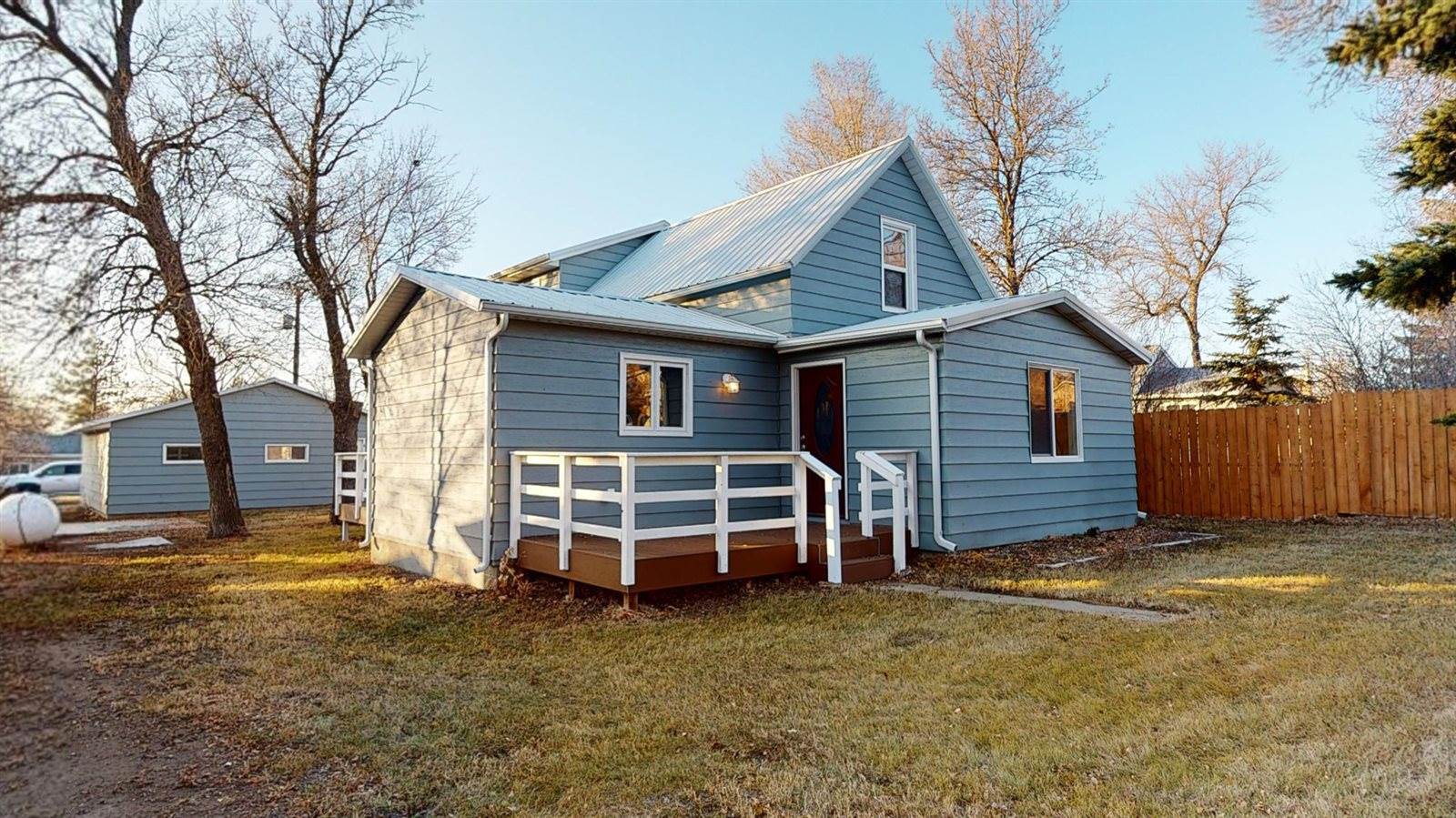 114 Butte Avenue North, Center, ND 58530