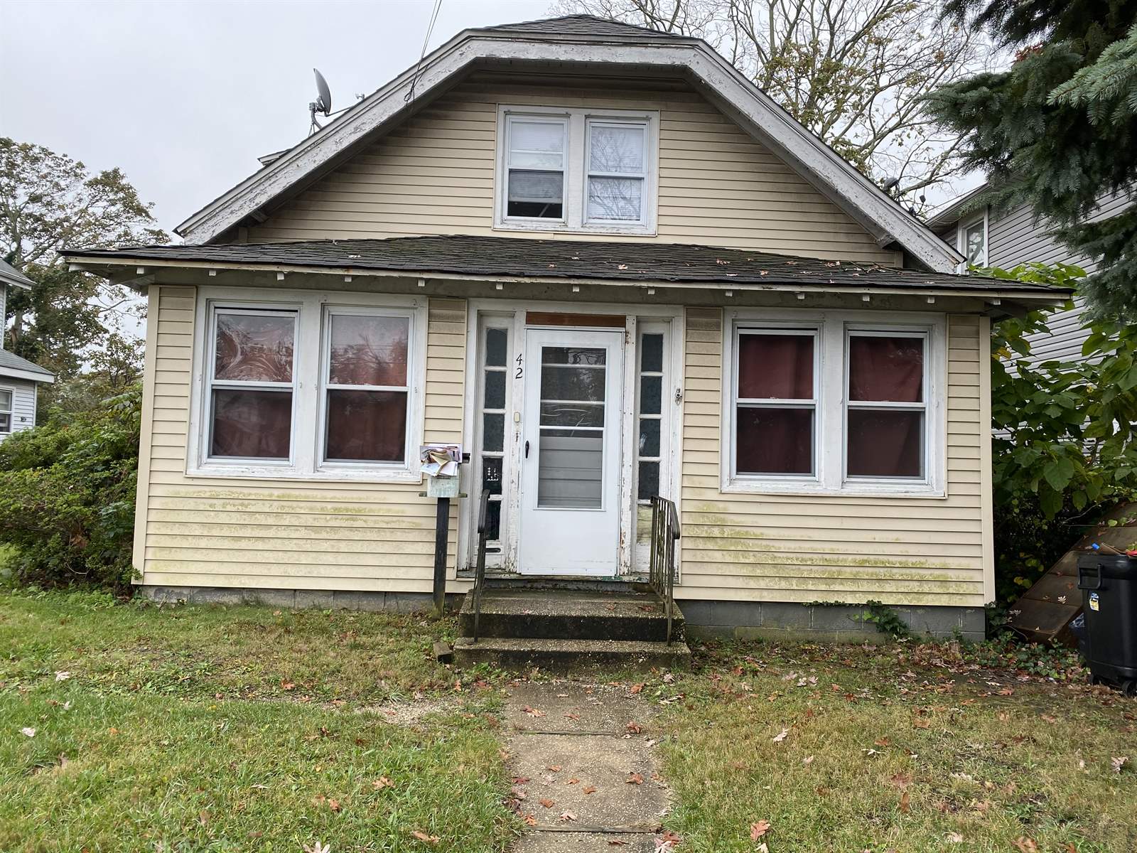 42 Pulaski Rd, Kings Park, NY 11754