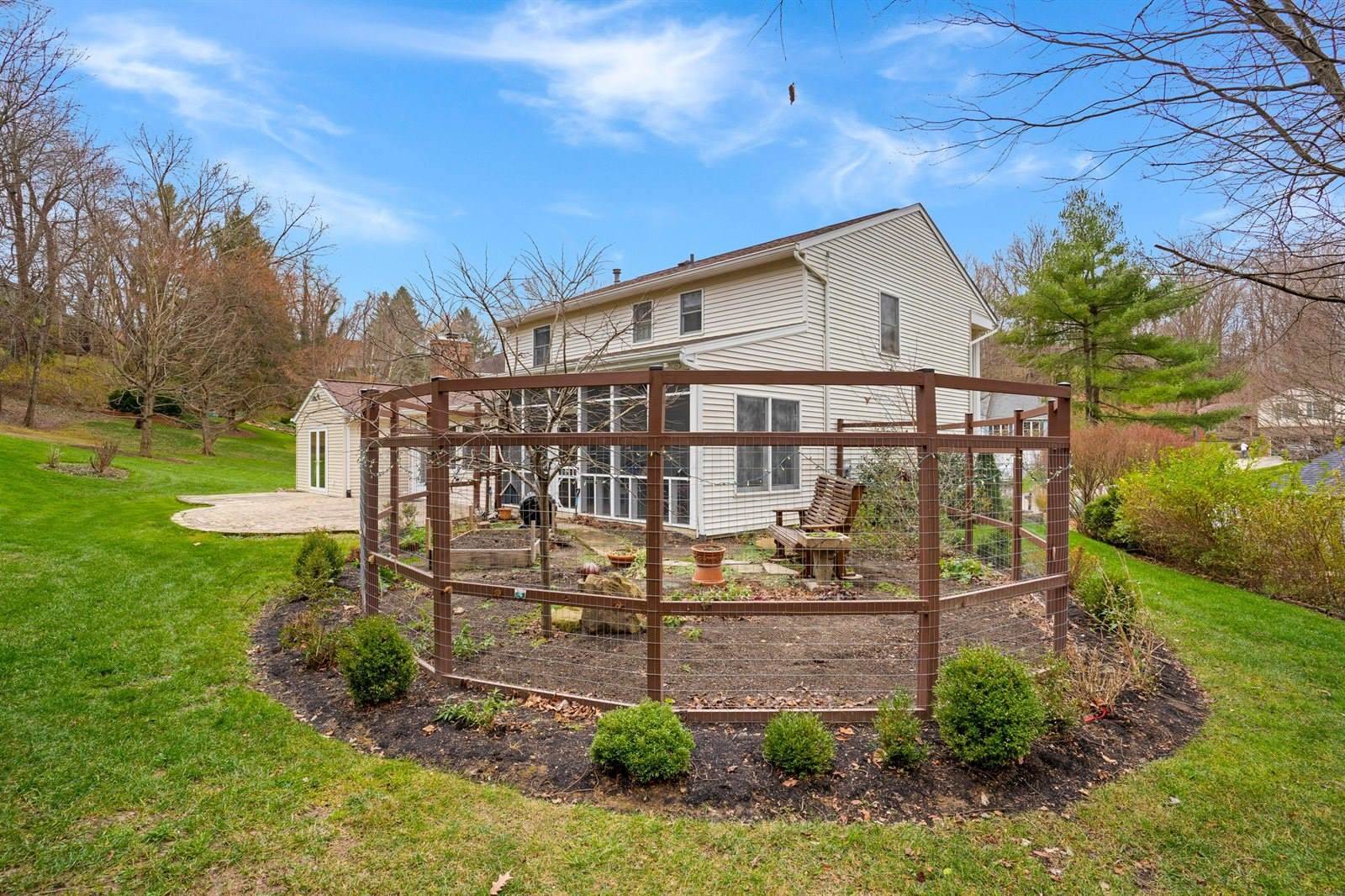 1350 Pembroke Court, Newark, OH 43055