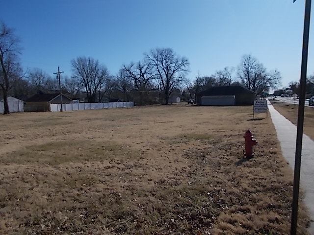 101 E 10th Ave, Auburn, KS 66402