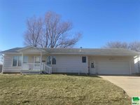 721 S 1st, Akron, IA 51001