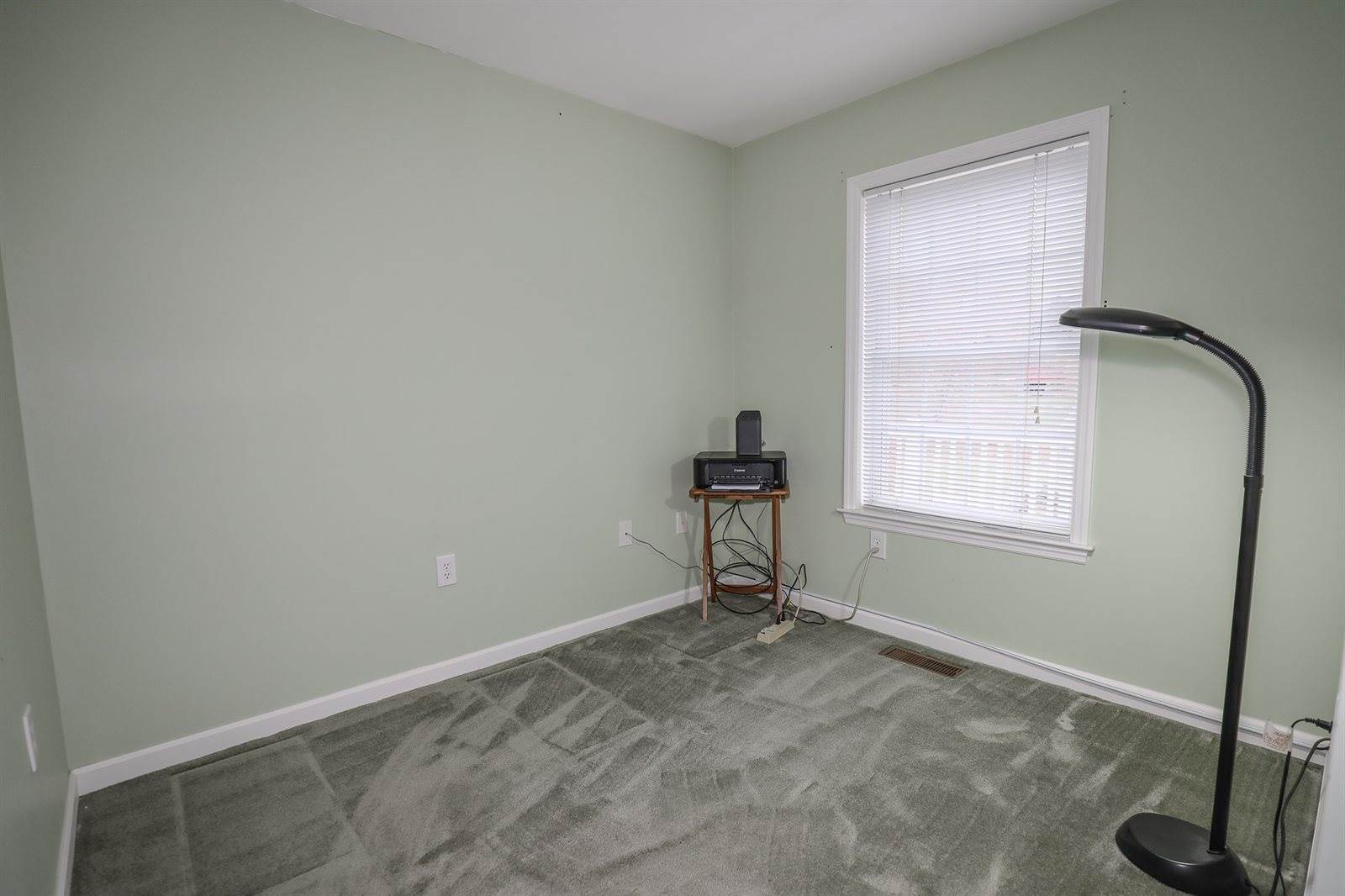 134 Dracut Road, Hudson, NH 03051