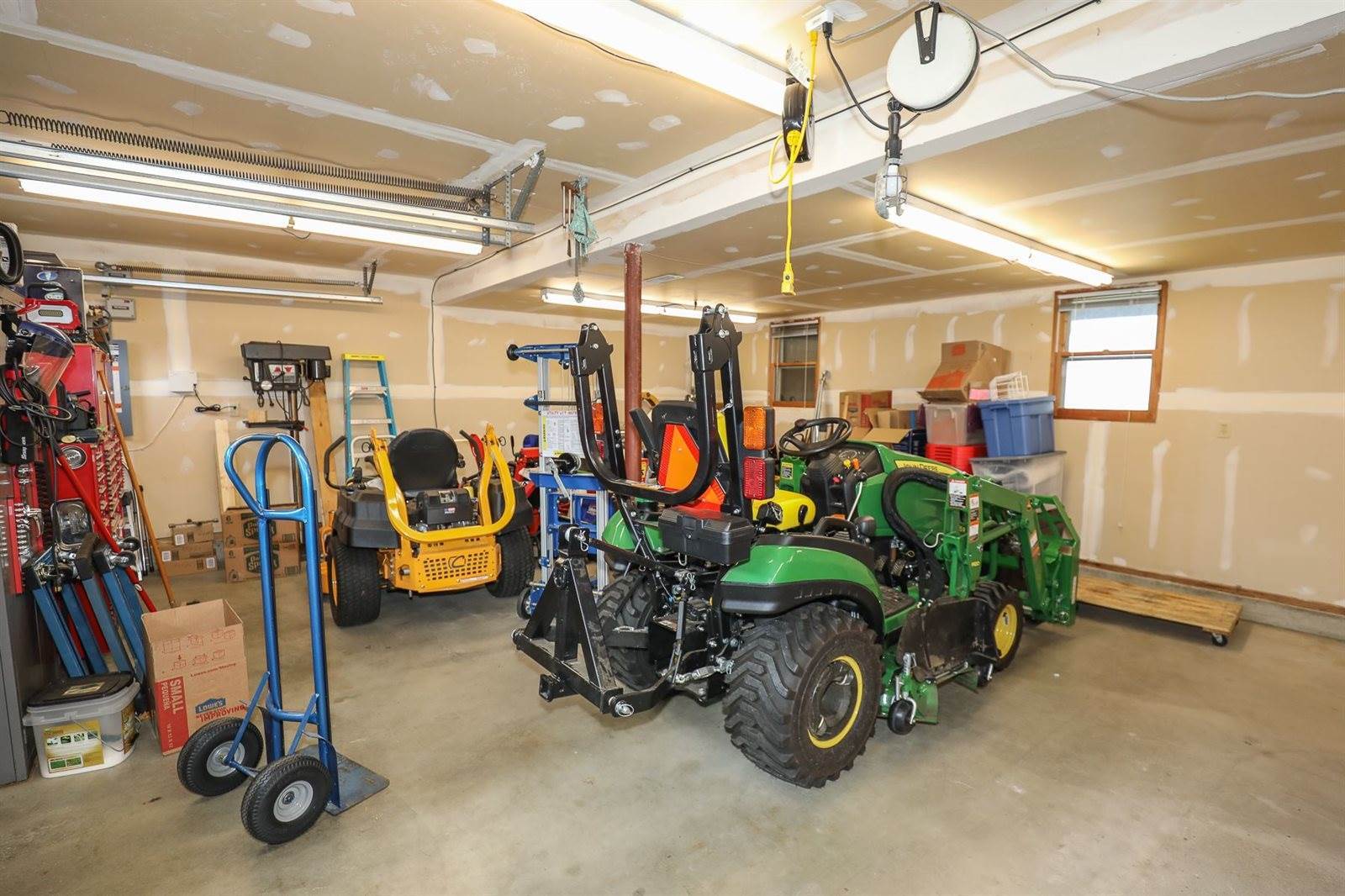 134 Dracut Road, Hudson, NH 03051