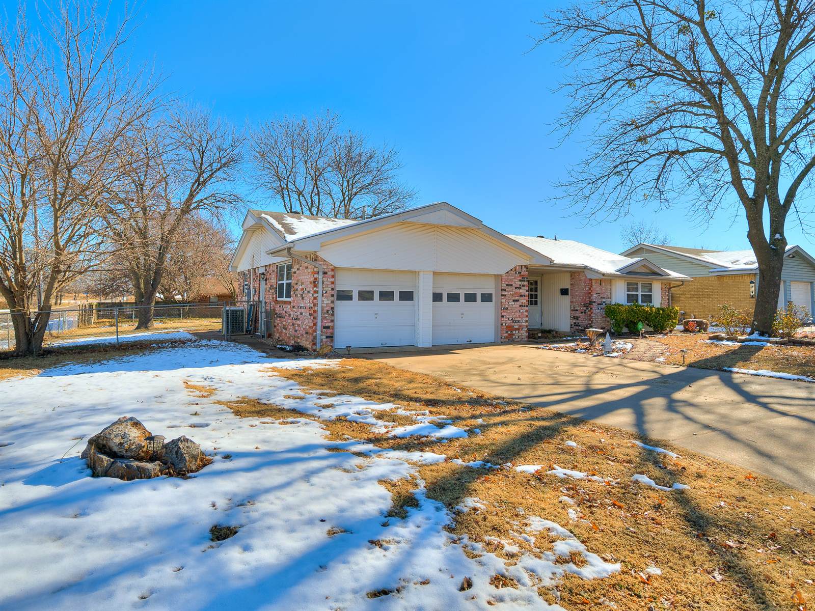 2 Arapaho Dr, Shawnee, OK 74801