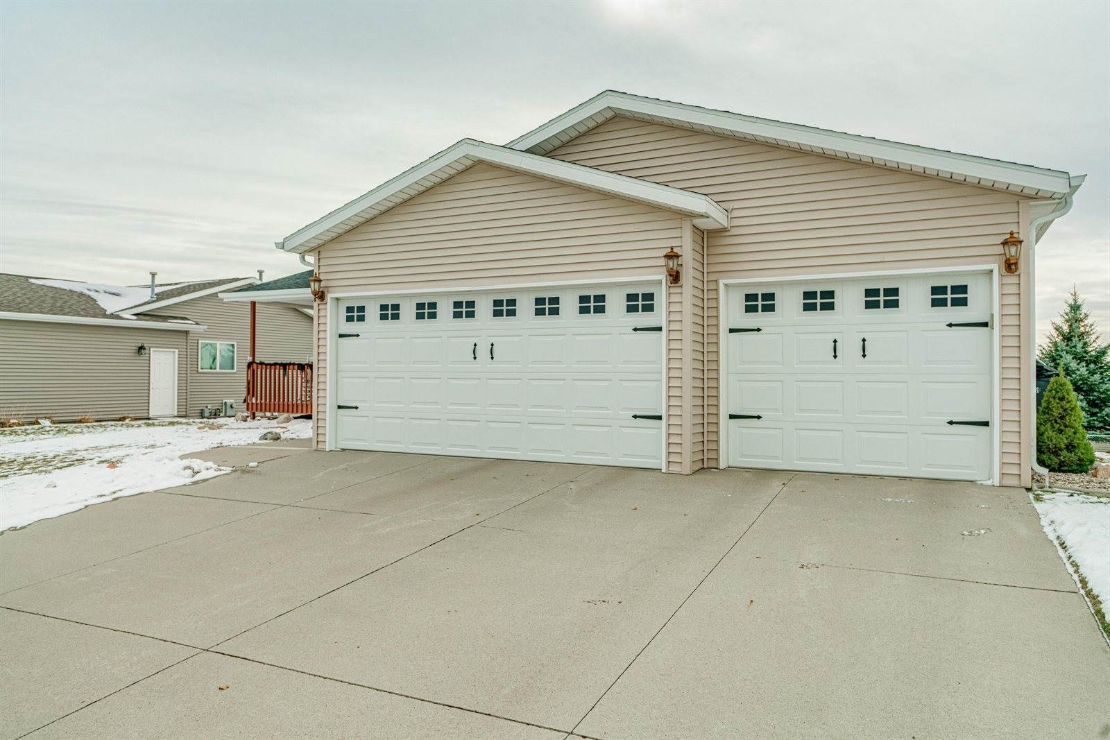 4407 Chamberlain Drive, Bismarck, ND 58503