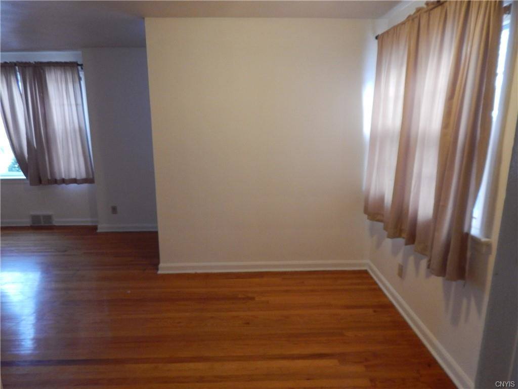 516 Salisbury Park Drive, Syracuse, NY 13224