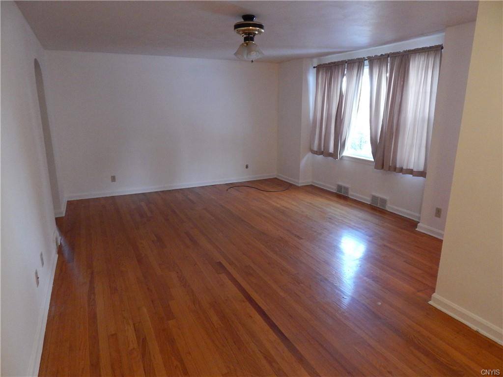 516 Salisbury Park Drive, Syracuse, NY 13224