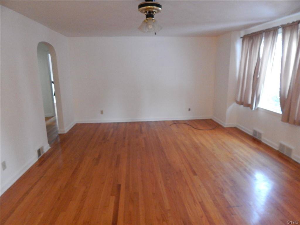 516 Salisbury Park Drive, Syracuse, NY 13224