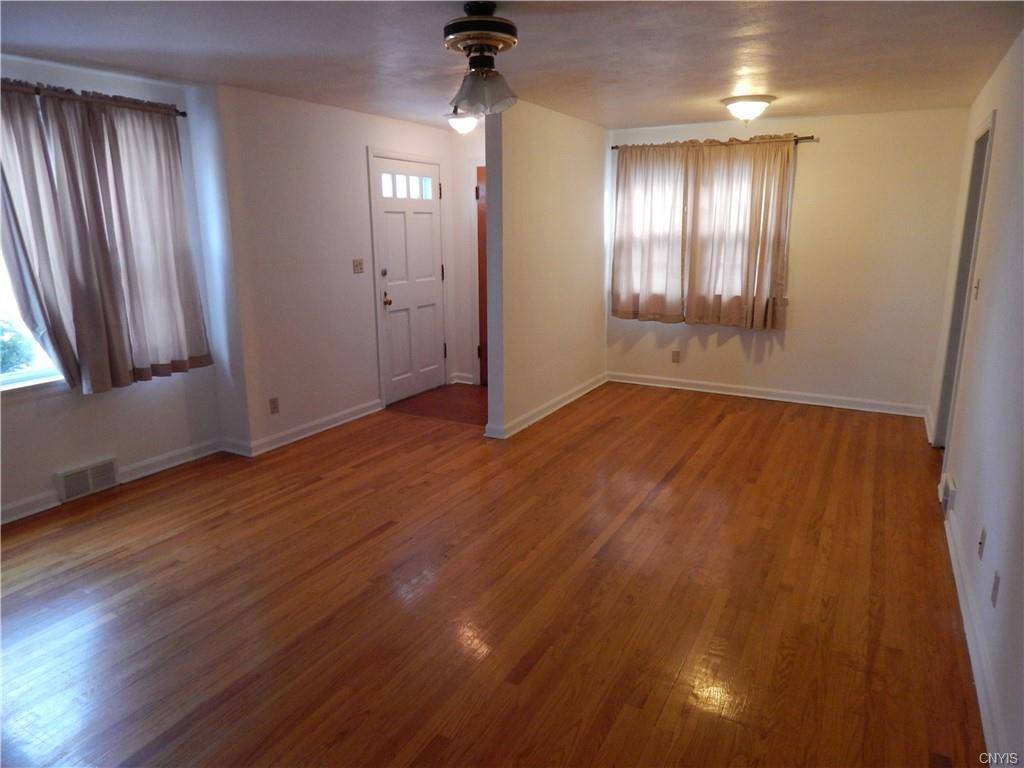 516 Salisbury Park Drive, Syracuse, NY 13224