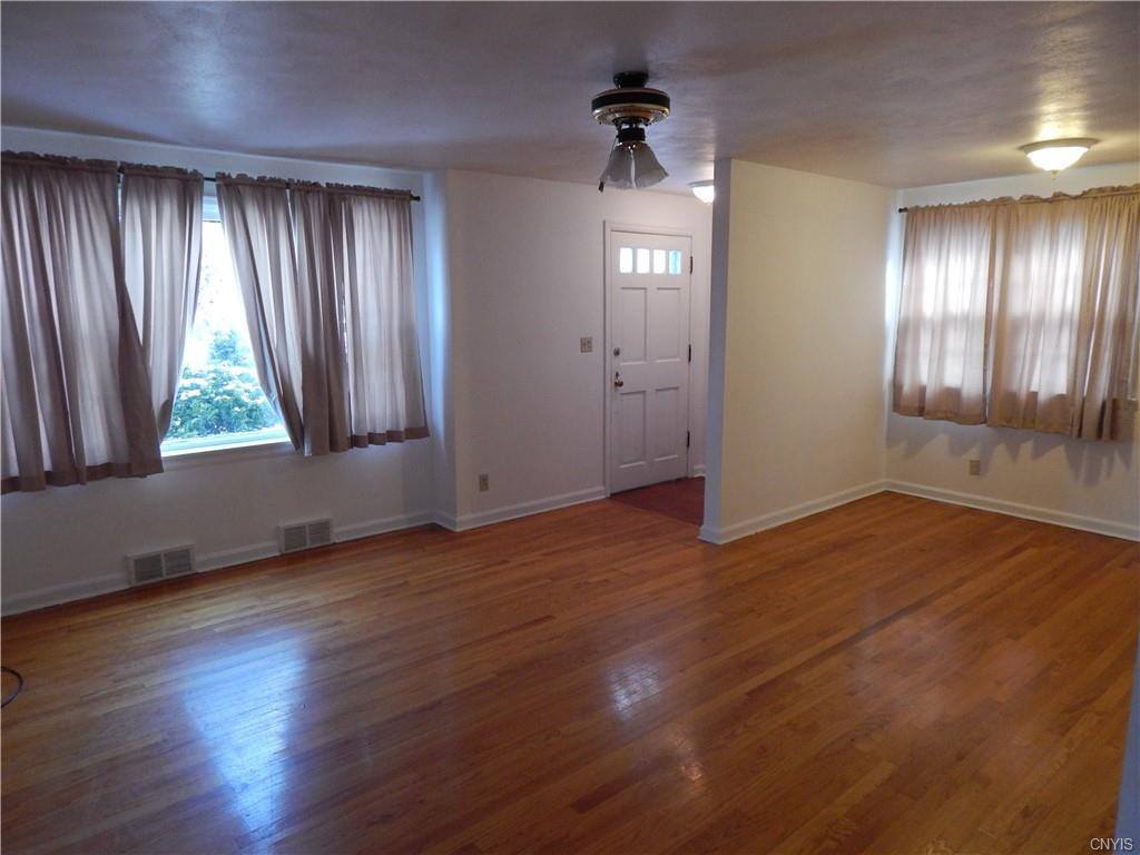 516 Salisbury Park Drive, Syracuse, NY 13224