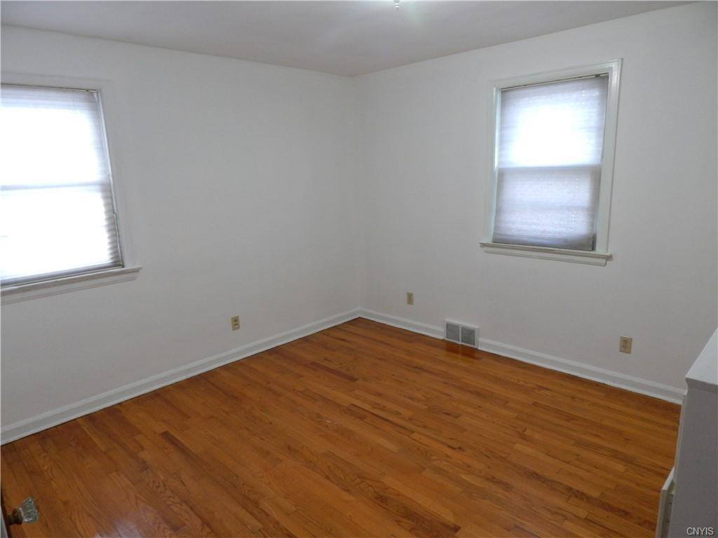 516 Salisbury Park Drive, Syracuse, NY 13224