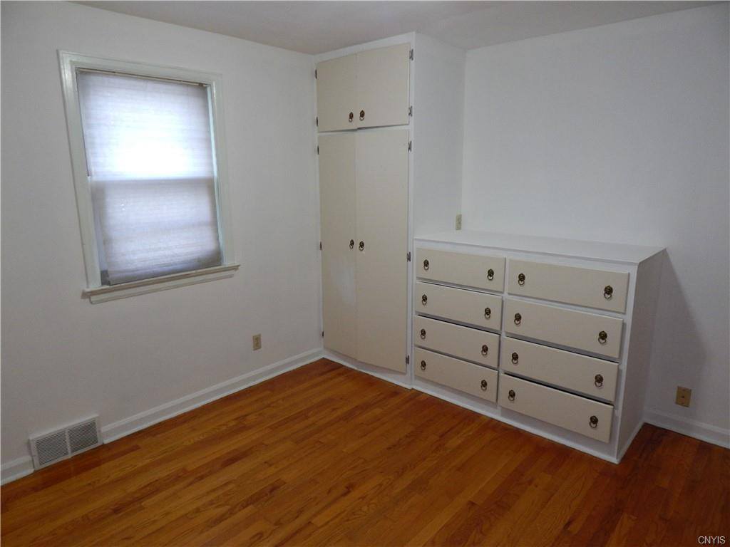 516 Salisbury Park Drive, Syracuse, NY 13224