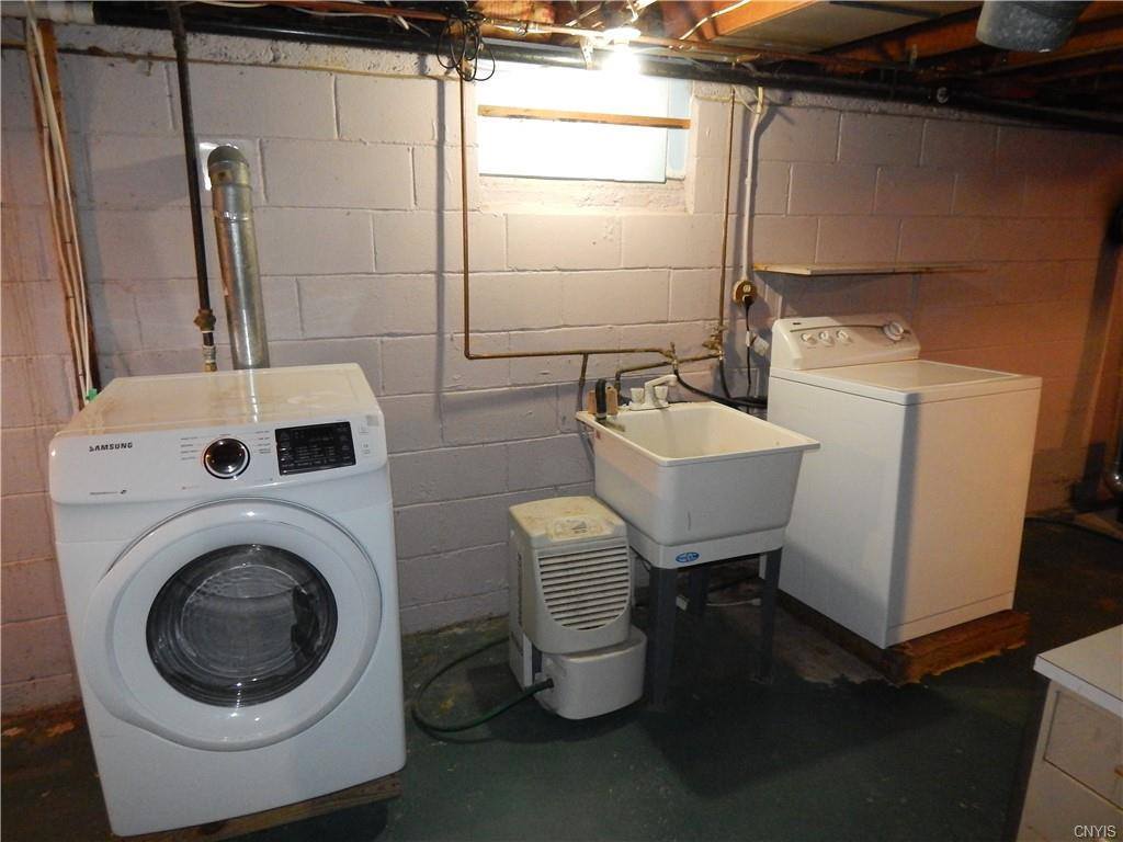 516 Salisbury Park Drive, Syracuse, NY 13224