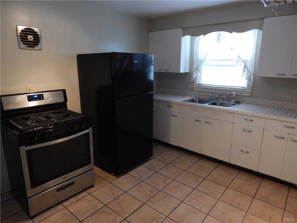 516 Salisbury Park Drive, Syracuse, NY 13224