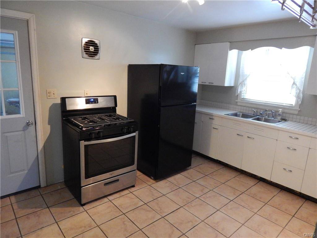 516 Salisbury Park Drive, Syracuse, NY 13224