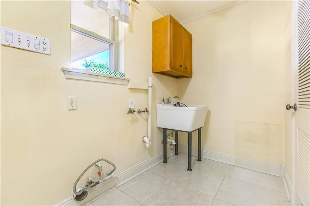 2353 Leon C Simon Drive, New Orleans, LA 70122