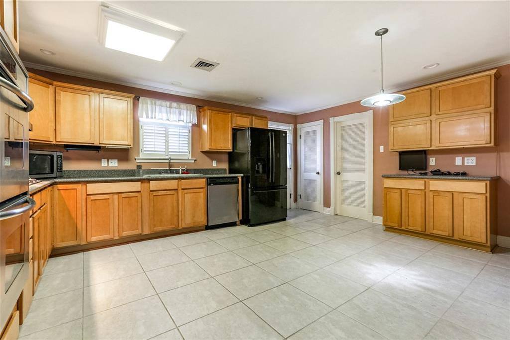 2353 Leon C Simon Drive, New Orleans, LA 70122