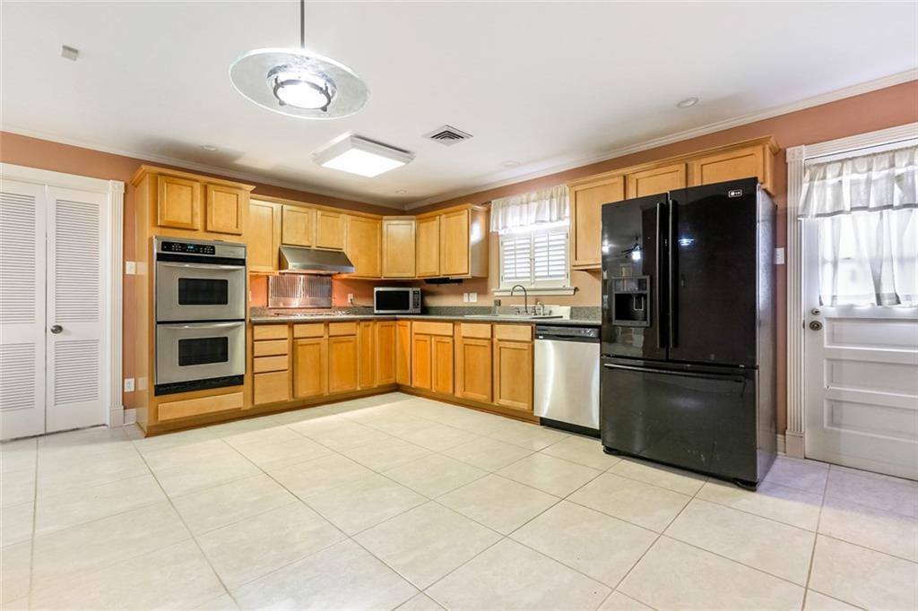 2353 Leon C Simon Drive, New Orleans, LA 70122